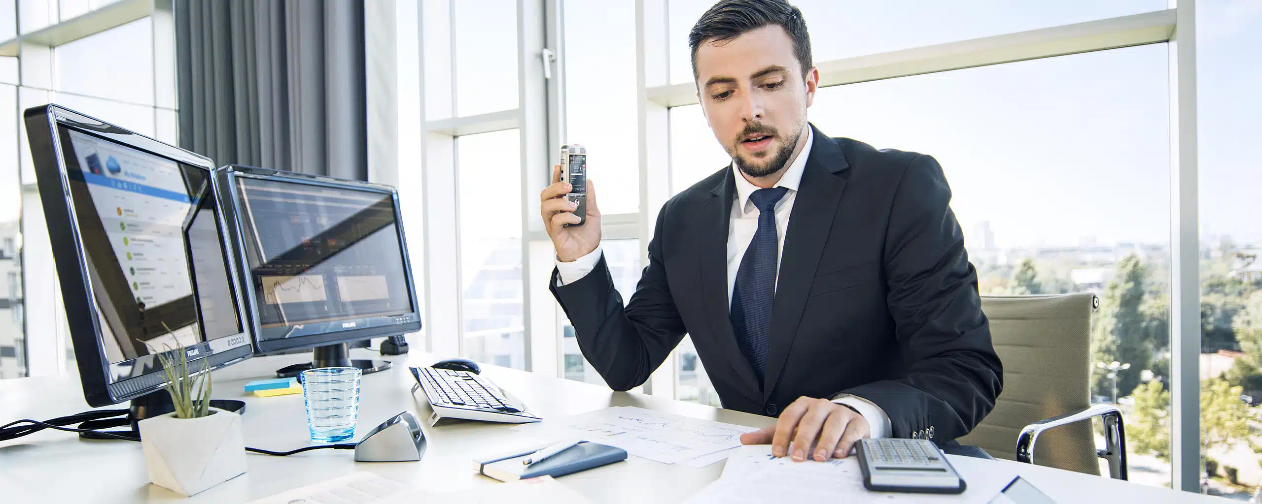 AVT de specialist voor digitaal dicteren en spraakherkenning - dicterende advocaat