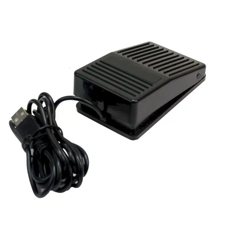 Bedien met de AVT USB-voetschakelaar uw Dragon spraakherkenning - schuin achter